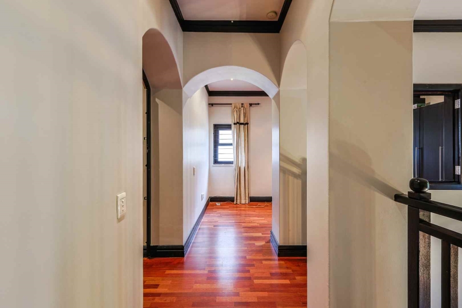 5 Bedroom Property for Sale in Waterkloof Ridge Gauteng