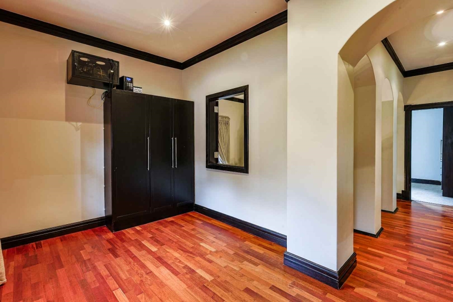 5 Bedroom Property for Sale in Waterkloof Ridge Gauteng