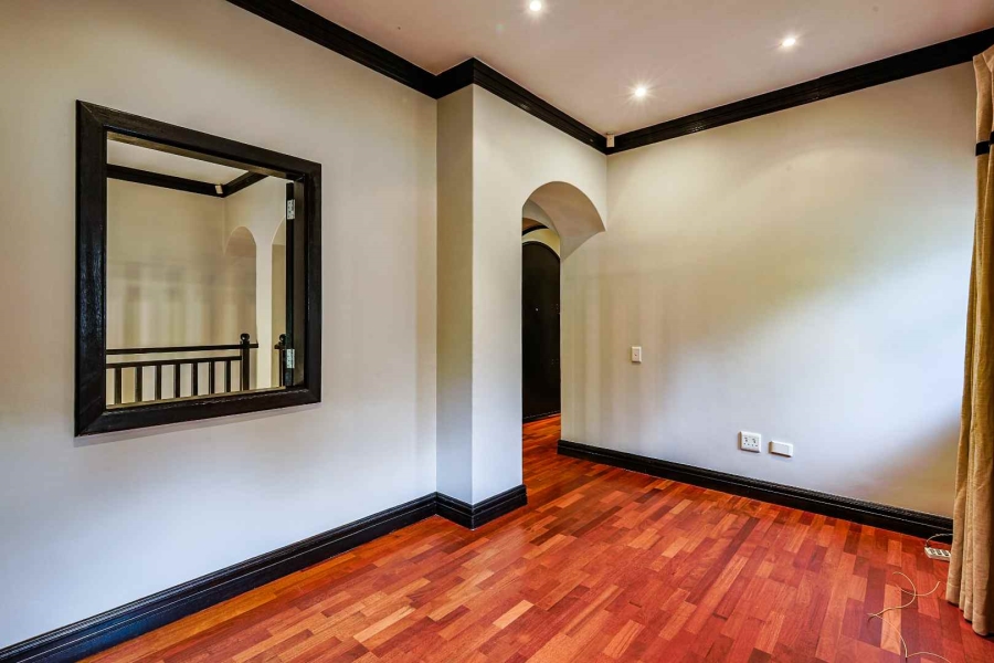 5 Bedroom Property for Sale in Waterkloof Ridge Gauteng