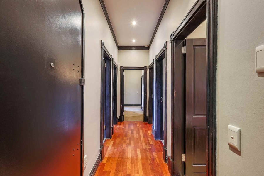 5 Bedroom Property for Sale in Waterkloof Ridge Gauteng