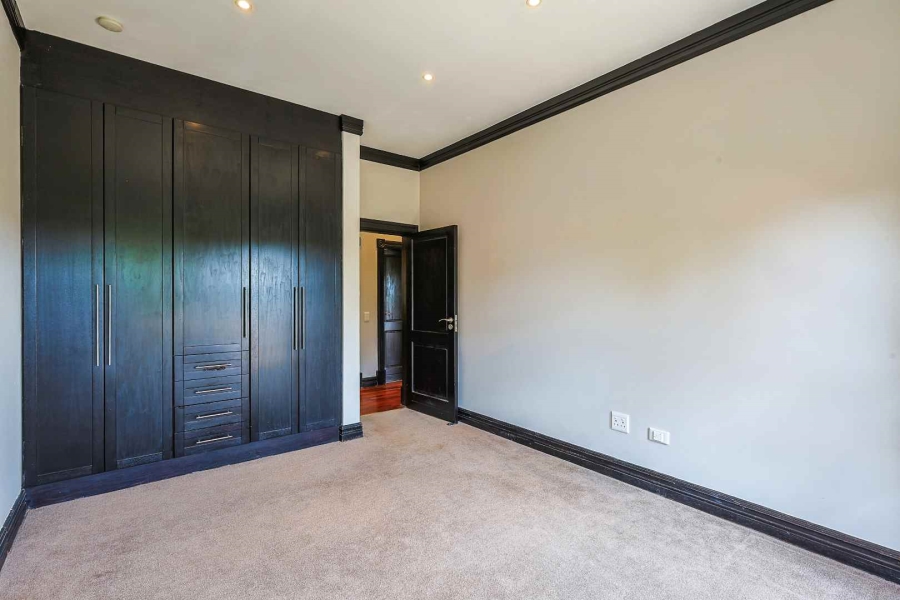 5 Bedroom Property for Sale in Waterkloof Ridge Gauteng