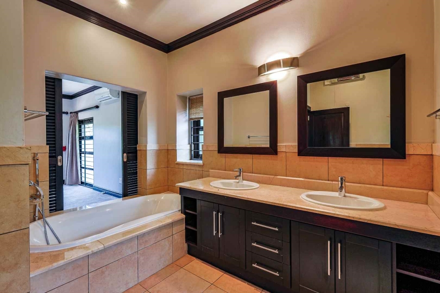 5 Bedroom Property for Sale in Waterkloof Ridge Gauteng