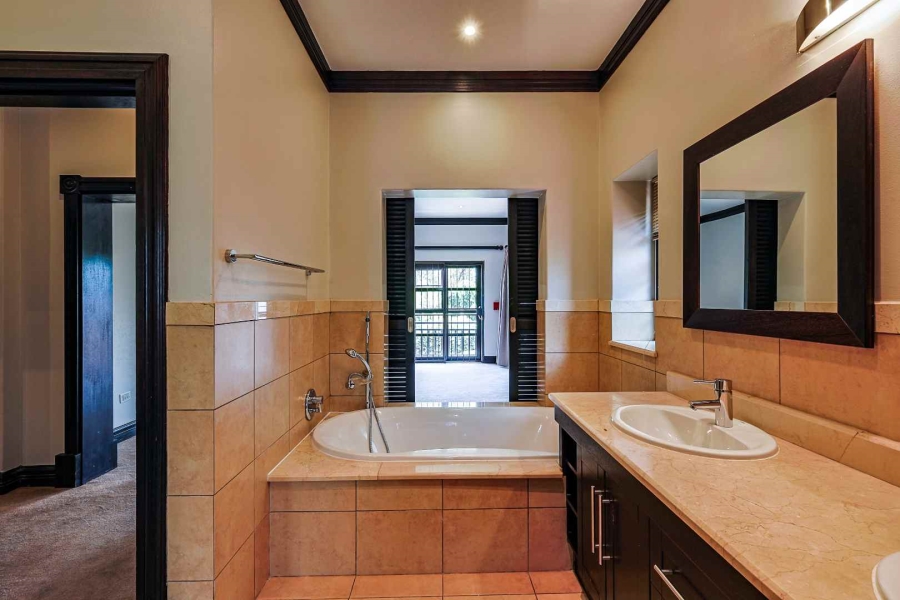 5 Bedroom Property for Sale in Waterkloof Ridge Gauteng