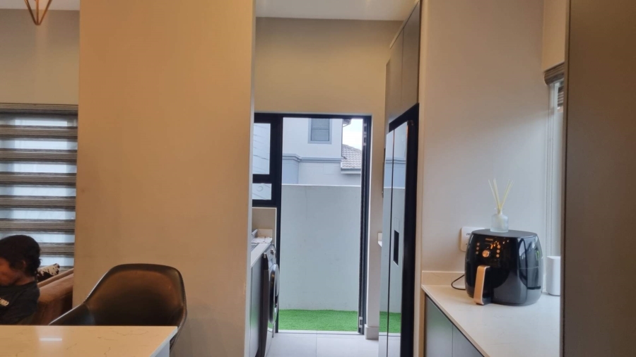 To Let 3 Bedroom Property for Rent in Olivedale Gauteng