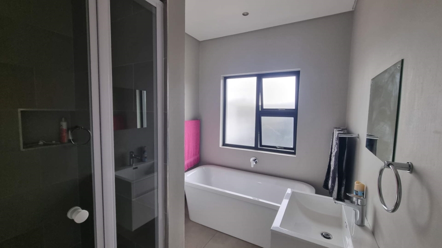 To Let 3 Bedroom Property for Rent in Olivedale Gauteng