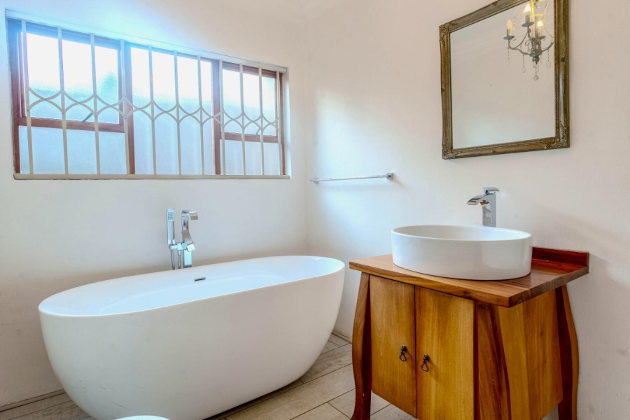 To Let 5 Bedroom Property for Rent in Petervale Gauteng