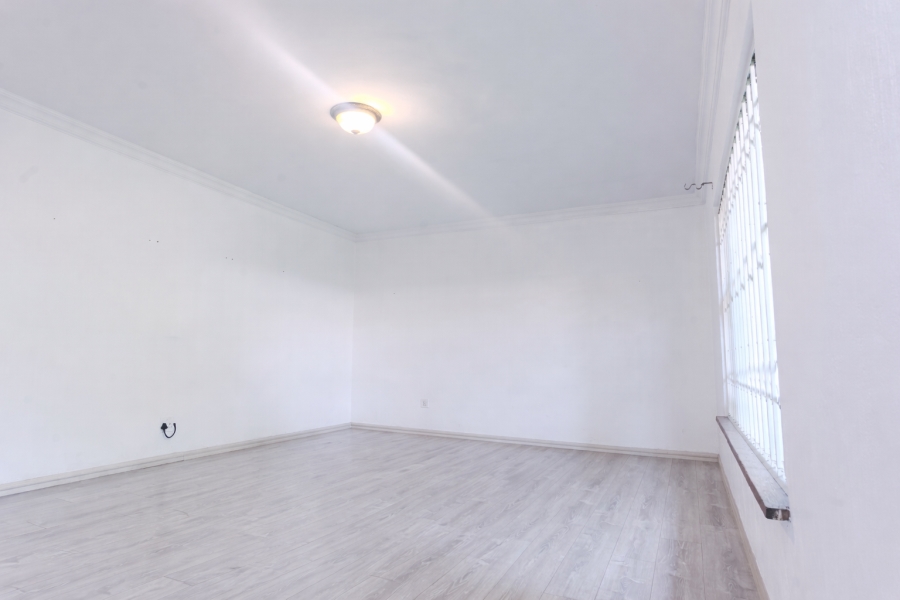 To Let 5 Bedroom Property for Rent in Petervale Gauteng