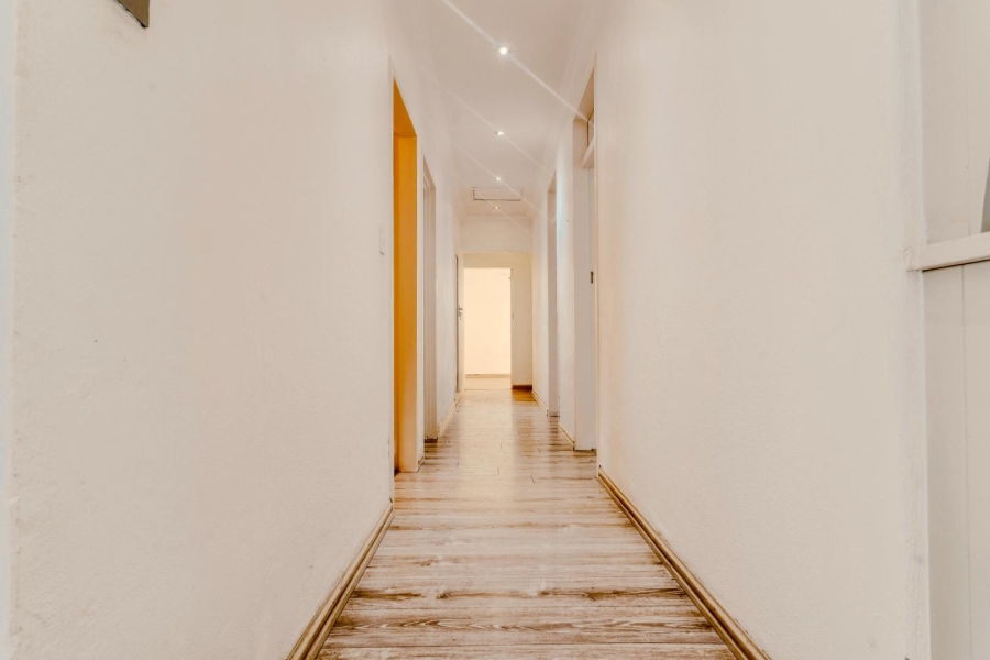 To Let 5 Bedroom Property for Rent in Petervale Gauteng