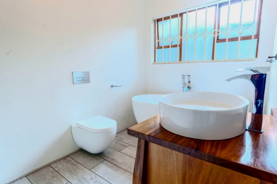 To Let 5 Bedroom Property for Rent in Petervale Gauteng