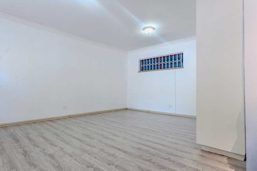 To Let 5 Bedroom Property for Rent in Petervale Gauteng