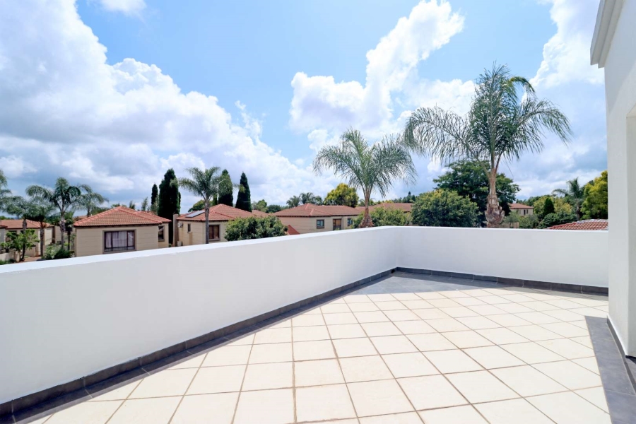 5 Bedroom Property for Sale in Woodhill Estate Gauteng