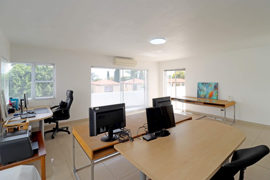 5 Bedroom Property for Sale in Woodhill Estate Gauteng