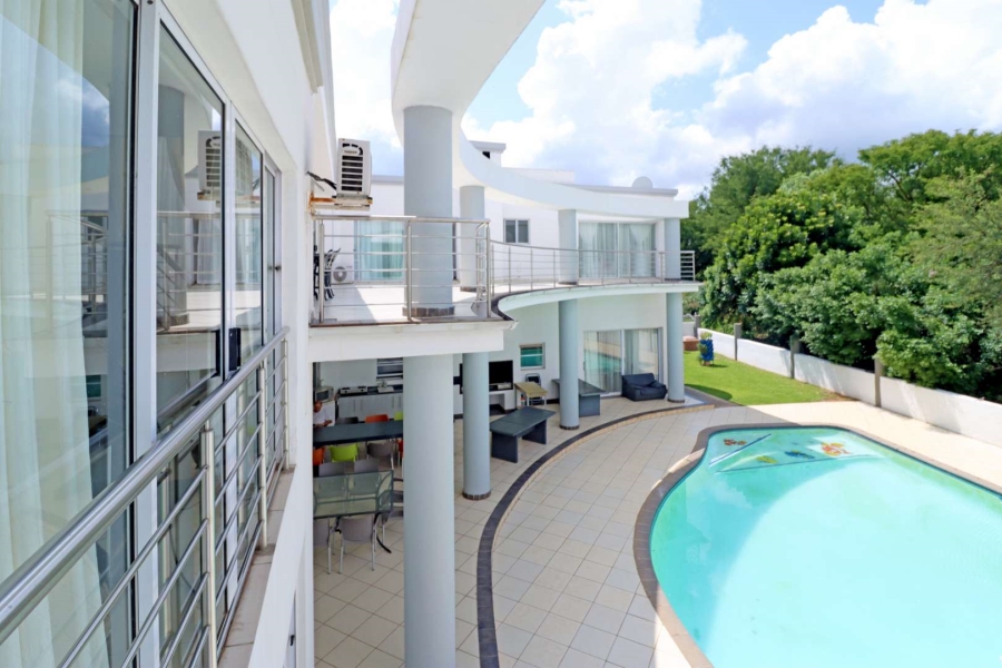 5 Bedroom Property for Sale in Woodhill Estate Gauteng