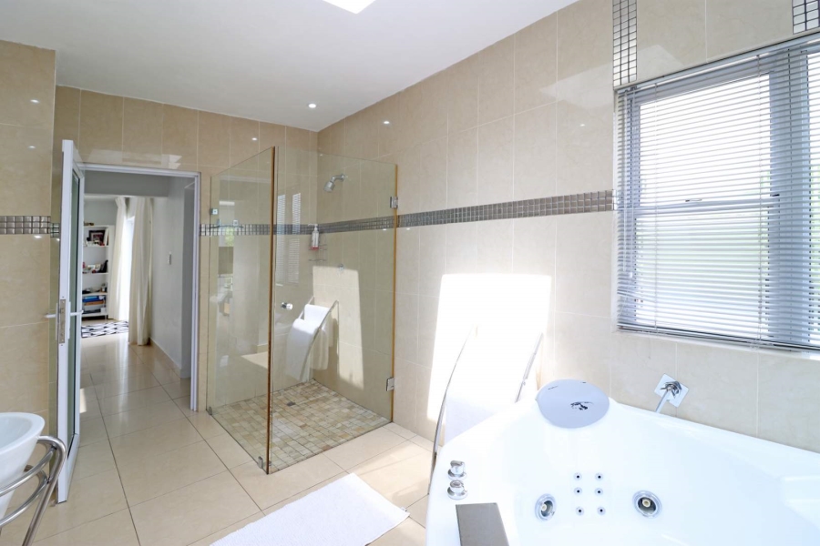 5 Bedroom Property for Sale in Woodhill Estate Gauteng