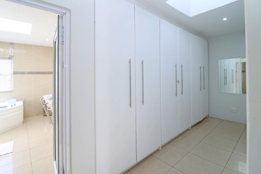 5 Bedroom Property for Sale in Woodhill Estate Gauteng