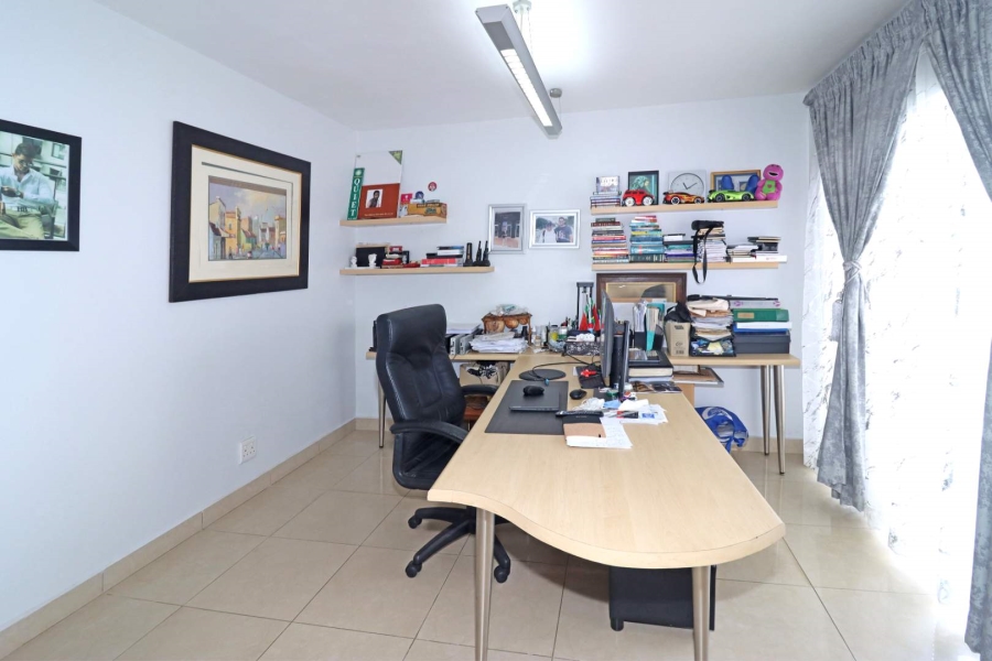 5 Bedroom Property for Sale in Woodhill Estate Gauteng