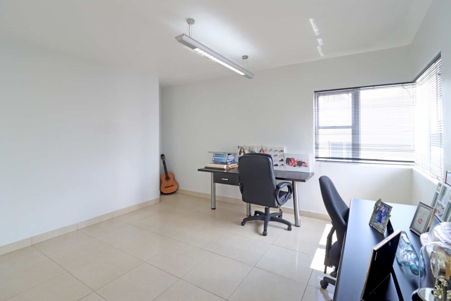 5 Bedroom Property for Sale in Woodhill Estate Gauteng