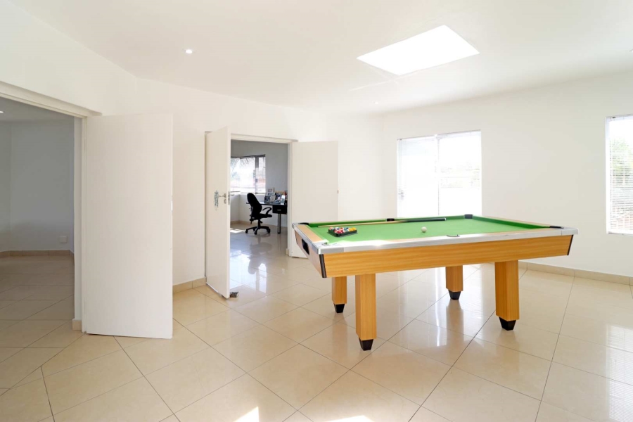 5 Bedroom Property for Sale in Woodhill Estate Gauteng