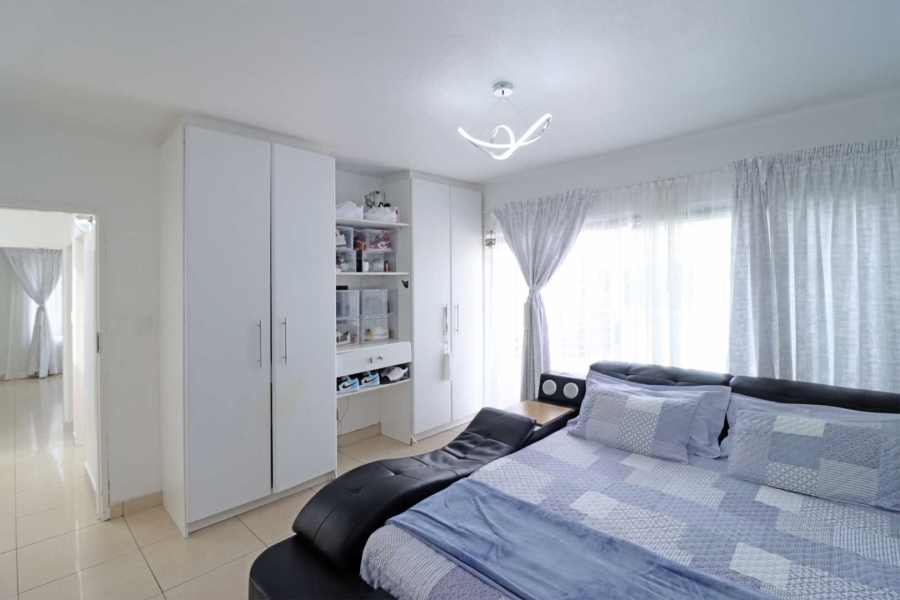 5 Bedroom Property for Sale in Woodhill Estate Gauteng