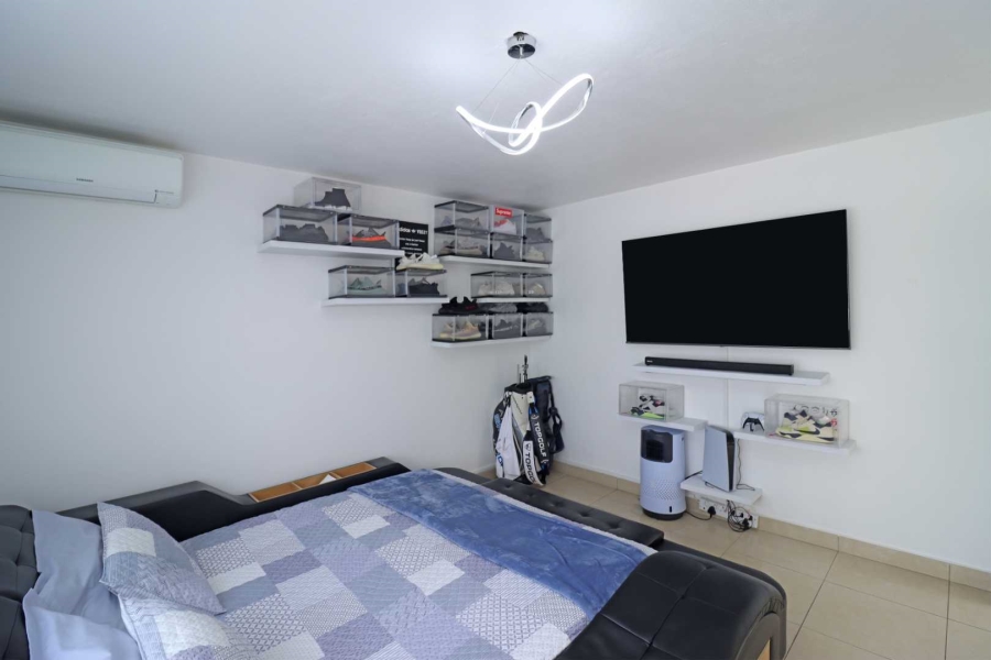 5 Bedroom Property for Sale in Woodhill Estate Gauteng