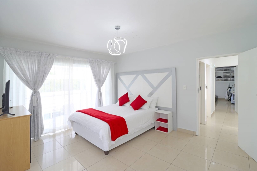 5 Bedroom Property for Sale in Woodhill Estate Gauteng