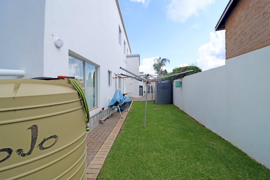 5 Bedroom Property for Sale in Woodhill Estate Gauteng