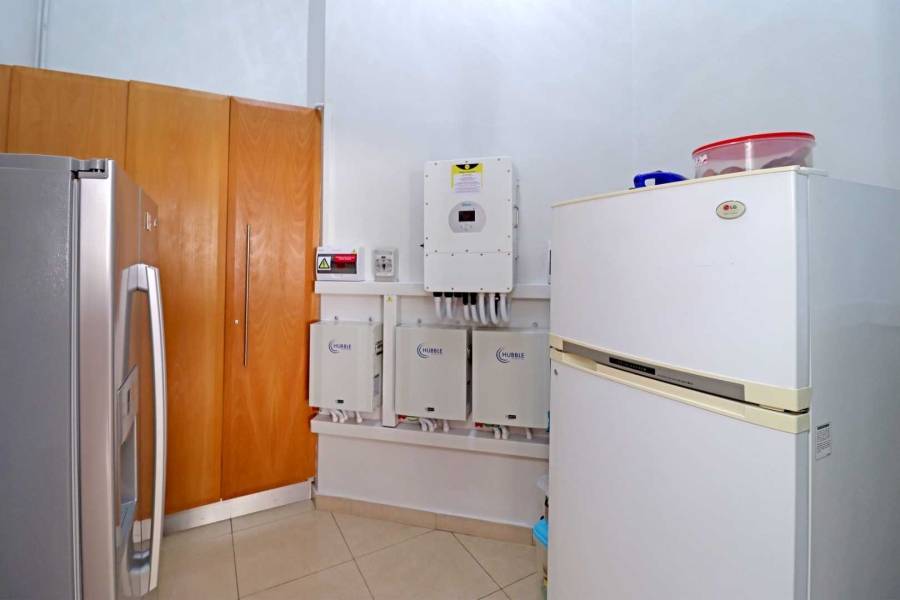 5 Bedroom Property for Sale in Woodhill Estate Gauteng