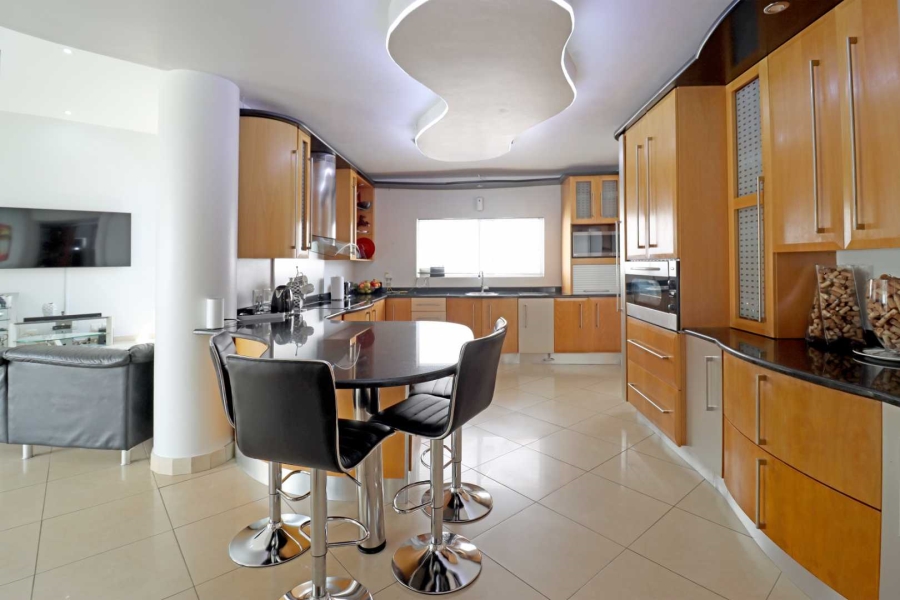 5 Bedroom Property for Sale in Woodhill Estate Gauteng