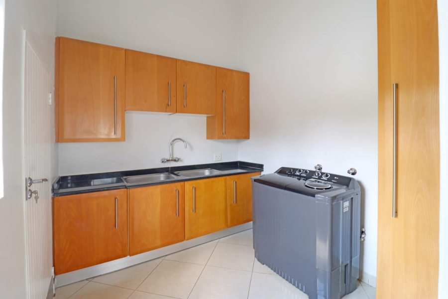 5 Bedroom Property for Sale in Woodhill Estate Gauteng