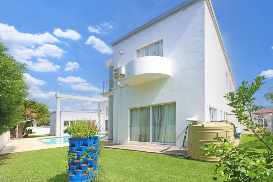 5 Bedroom Property for Sale in Woodhill Estate Gauteng