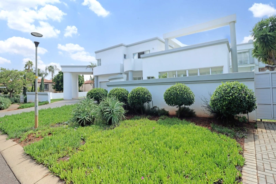 5 Bedroom Property for Sale in Woodhill Estate Gauteng