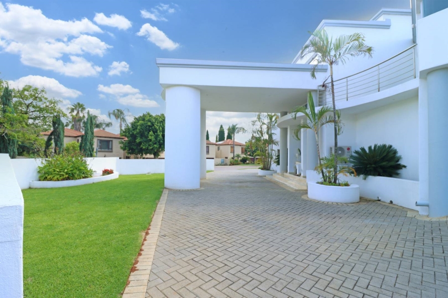 5 Bedroom Property for Sale in Woodhill Estate Gauteng