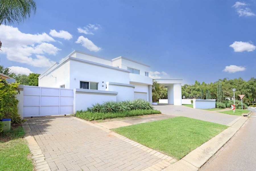 5 Bedroom Property for Sale in Woodhill Estate Gauteng