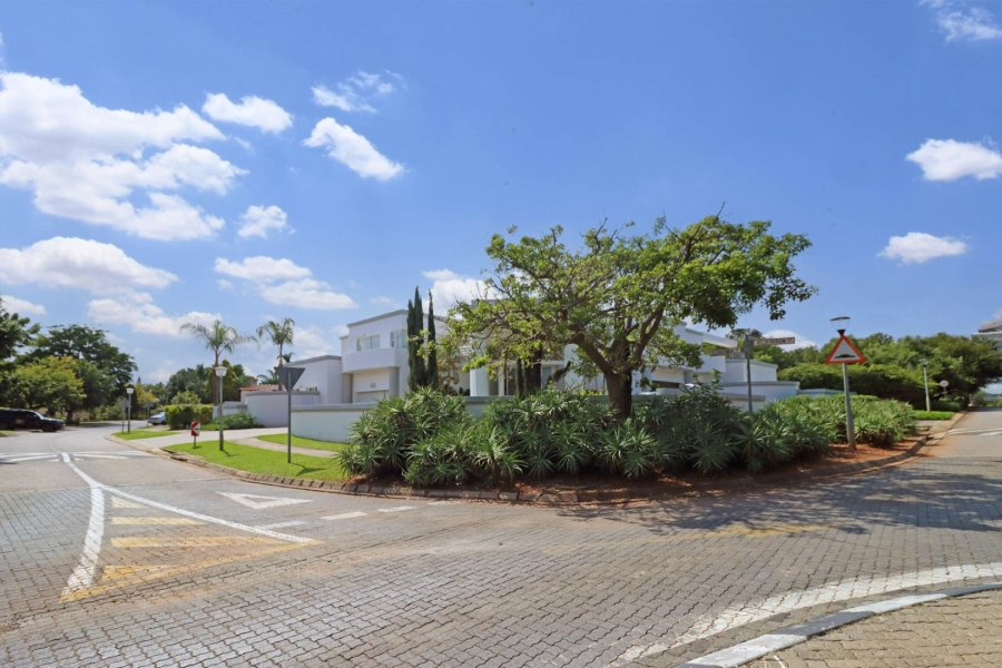 5 Bedroom Property for Sale in Woodhill Estate Gauteng