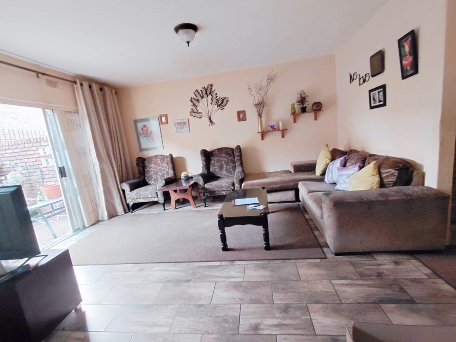 2 Bedroom Property for Sale in Birchleigh Gauteng