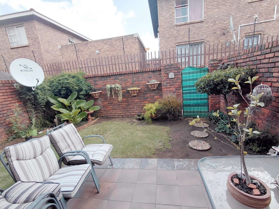 2 Bedroom Property for Sale in Birchleigh Gauteng