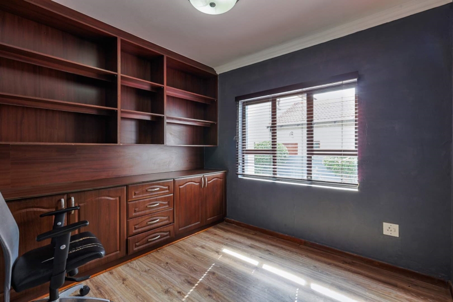 To Let 4 Bedroom Property for Rent in Willow Acres Gauteng