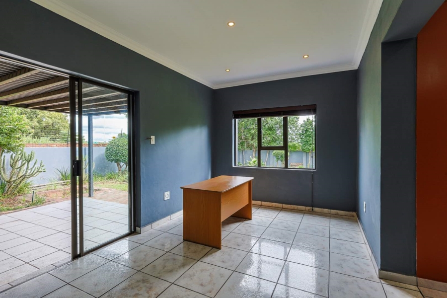 To Let 4 Bedroom Property for Rent in Willow Acres Gauteng
