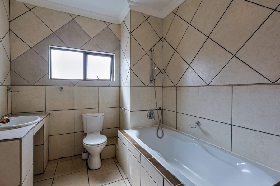 To Let 4 Bedroom Property for Rent in Willow Acres Gauteng