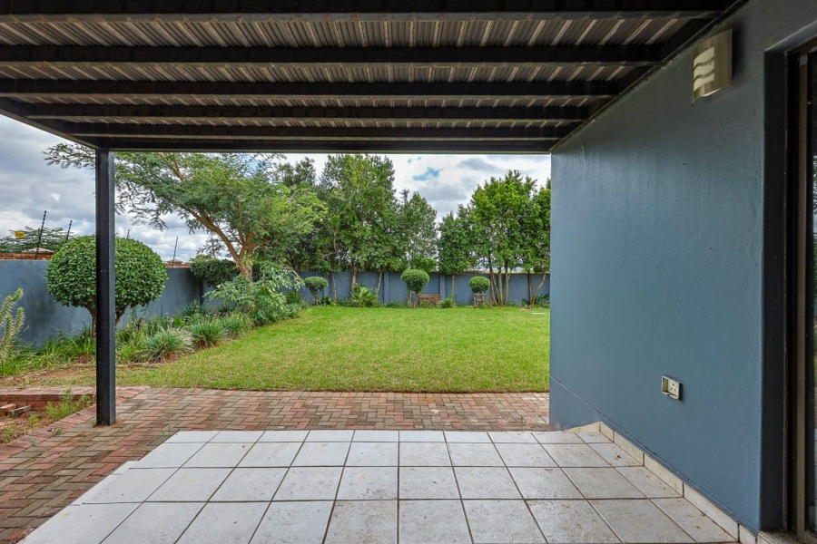 To Let 4 Bedroom Property for Rent in Willow Acres Gauteng