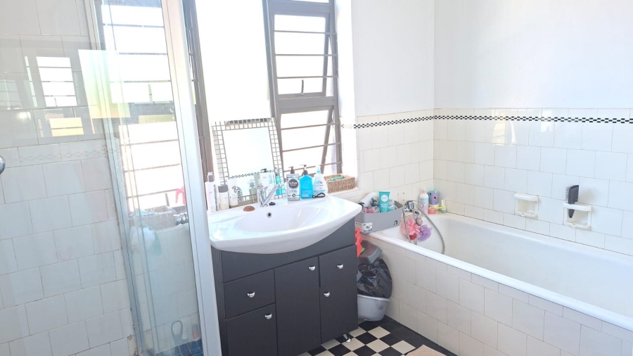 6 Bedroom Property for Sale in Sydenham Gauteng