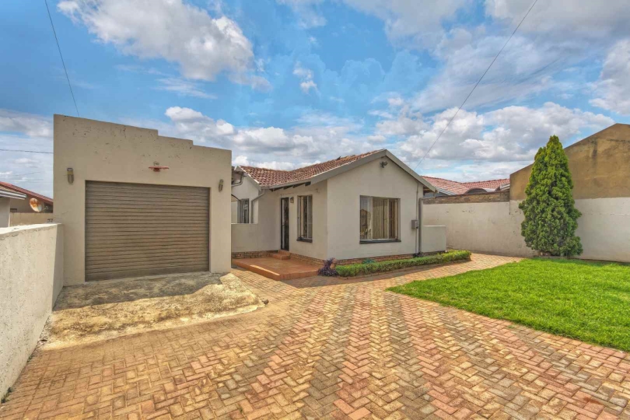 3 Bedroom Property for Sale in Kagiso Ext 8 Gauteng