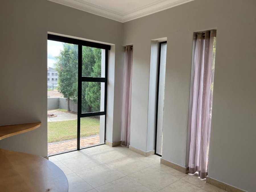 To Let 3 Bedroom Property for Rent in Lombardy Estate Gauteng
