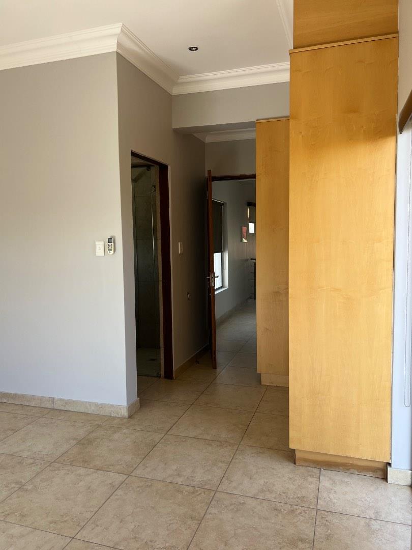 To Let 3 Bedroom Property for Rent in Lombardy Estate Gauteng