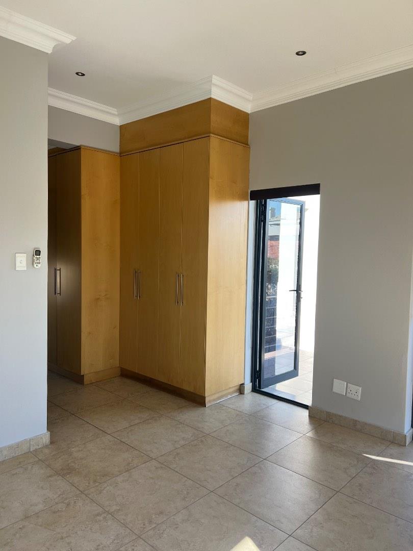 To Let 3 Bedroom Property for Rent in Lombardy Estate Gauteng
