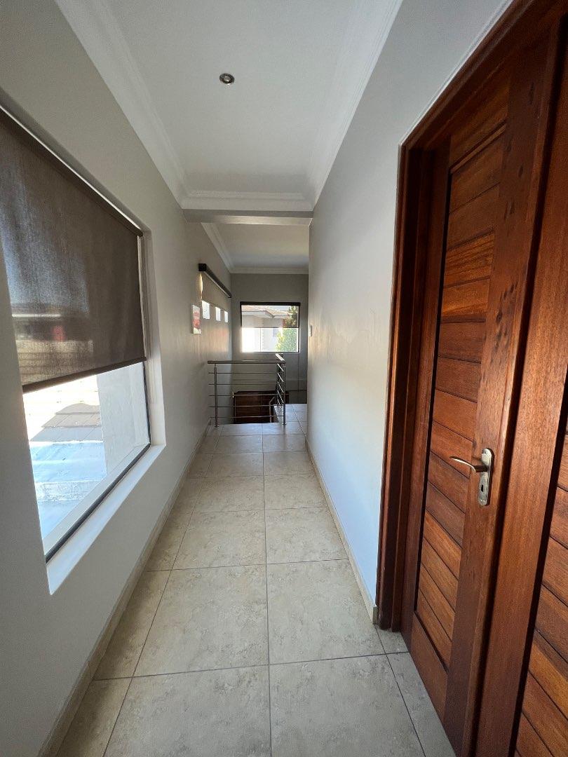 To Let 3 Bedroom Property for Rent in Lombardy Estate Gauteng
