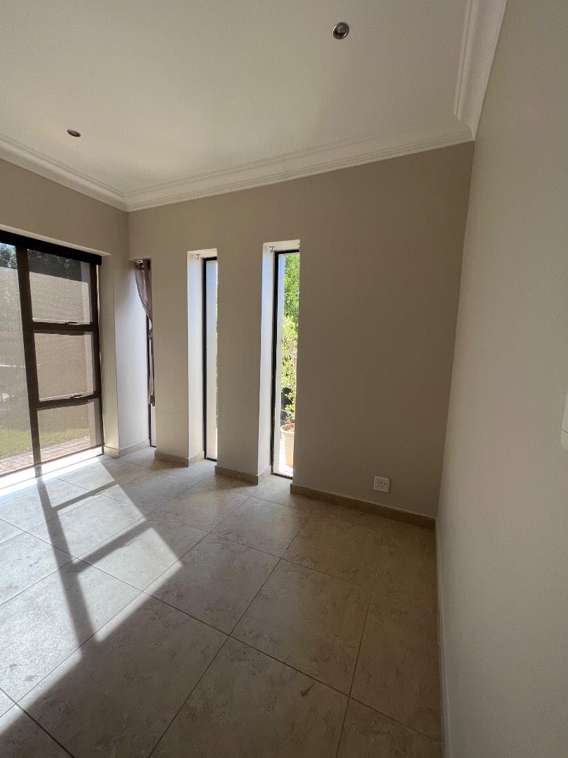 To Let 3 Bedroom Property for Rent in Lombardy Estate Gauteng