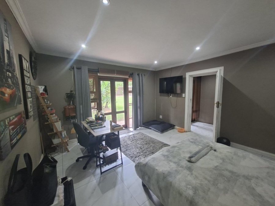 4 Bedroom Property for Sale in Buccleuch Gauteng