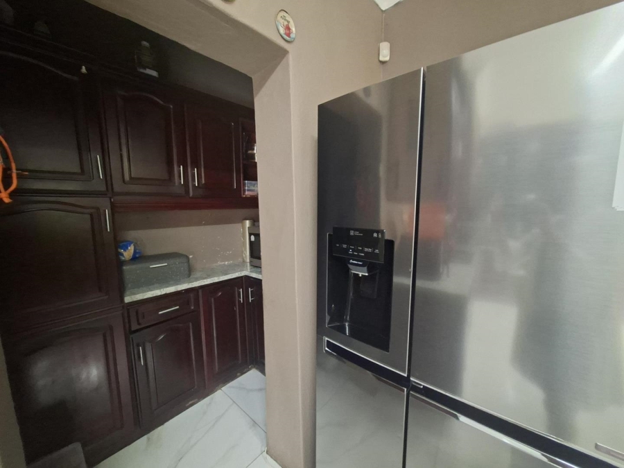 4 Bedroom Property for Sale in Buccleuch Gauteng