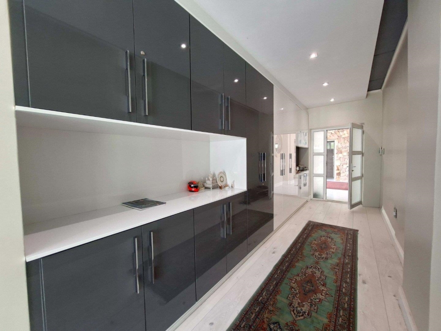 To Let 3 Bedroom Property for Rent in Hurlingham Gauteng